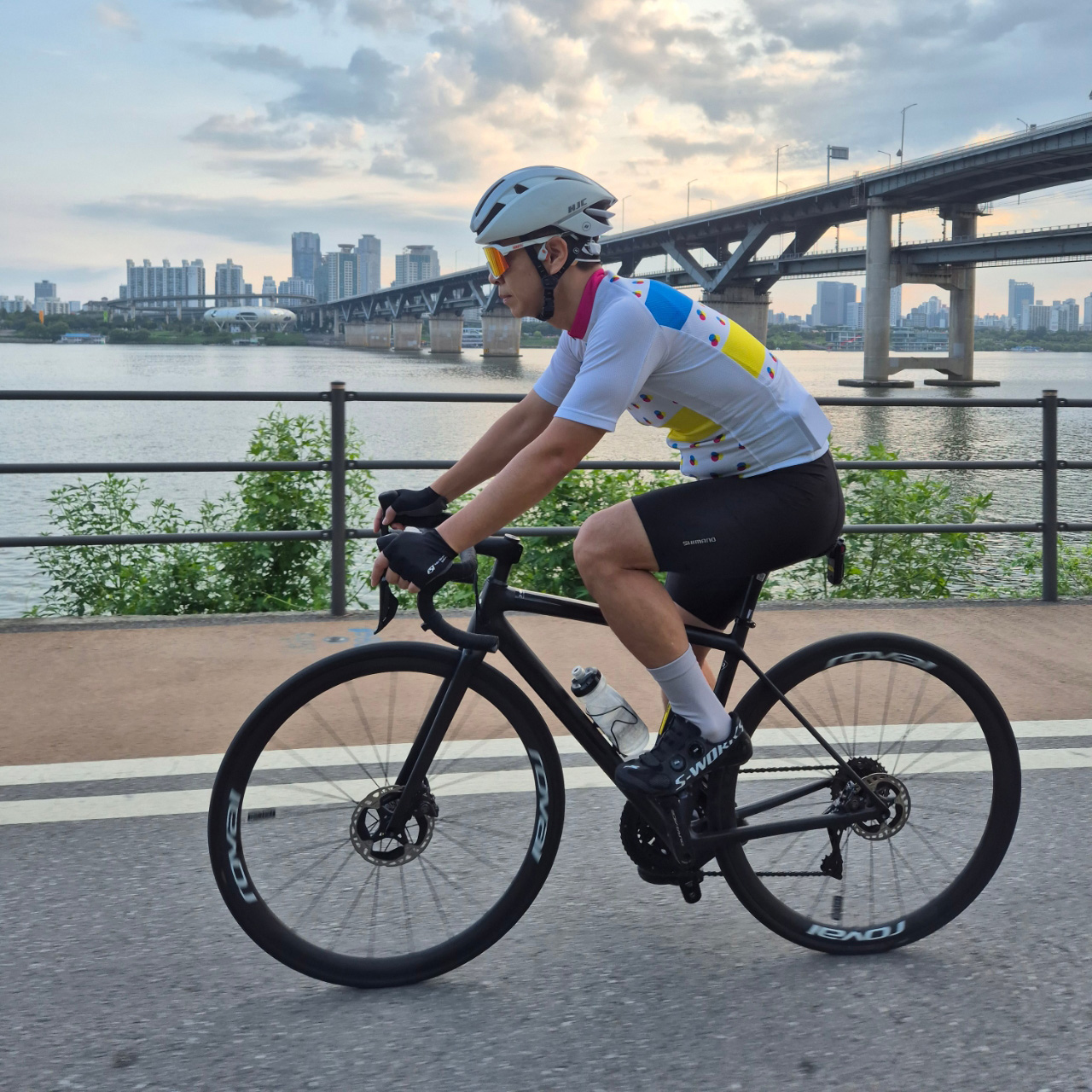 hyun cycling